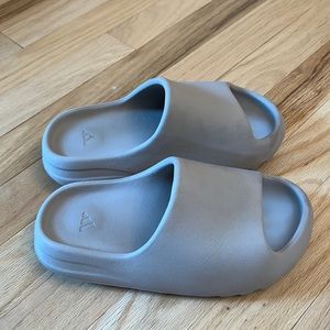 Yeezy slides - nude